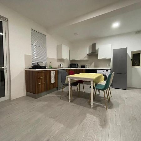 City Center Properties - Modern Room With Ac & Ensuit Bathroom - Room 1 San Pawl il-Baħar Kültér fotó